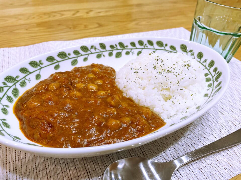 ひよこ豆がゴロゴロ入ったスパイシーカレー