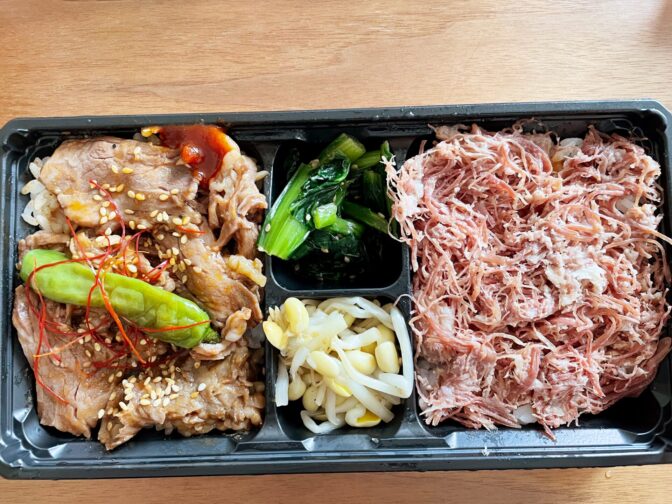 千駄木腰塚の「自家製コンビーフ＆和牛カルビ焼肉弁当」です。
